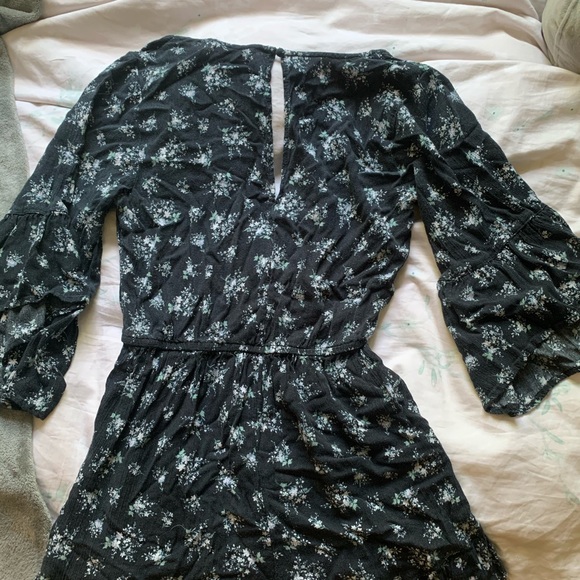 🌸Bell Sleeve Romper - Picture 3 of 4